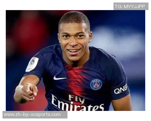 猜猜这位足球老球星是谁？他的名字曾在绿茵场上闪耀全世界